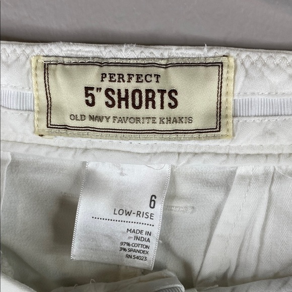 Old Navy White Bermuda Shorts Crisp Cotton Summer Style - Picture 2 of 7